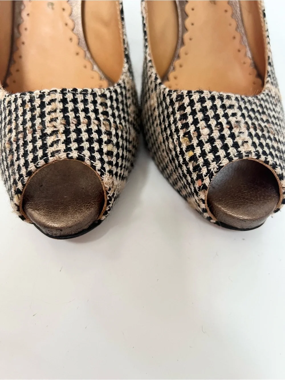 Bettye Muller Italy Tweed Peep Toe Heels EU 37 - Picture 4 of 7
